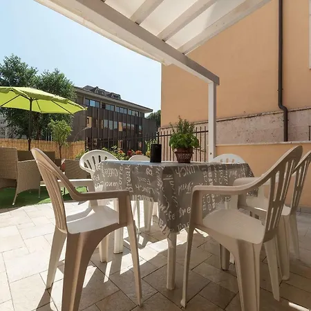 Appartement Pyramid Lovely With Garden
